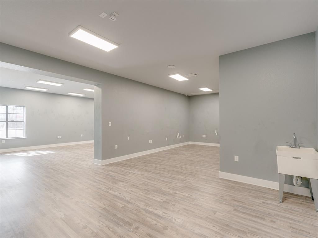 525 E Main St, Midlothian, TX 76065